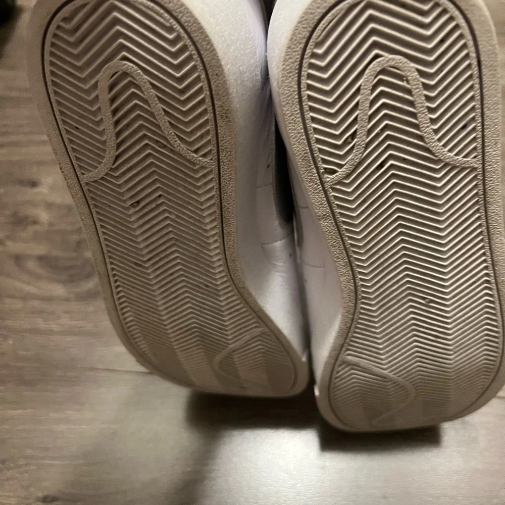 Nike all leather white sneakers. - Picture 3 of 5